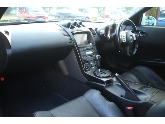 フェアレディＺ バージョンＴ　社外マフラー／黒革／電動シート／ナビ／シートヒーター／ＭＴモード／リアスポ／タワーバー／ＥＴＣ（10枚目）