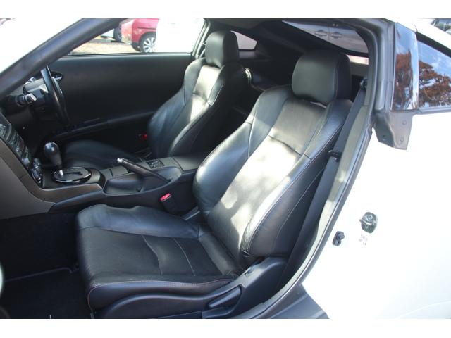 フェアレディＺ バージョンＴ　社外マフラー／黒革／電動シート／ナビ／シートヒーター／ＭＴモード／リアスポ／タワーバー／ＥＴＣ（11枚目）