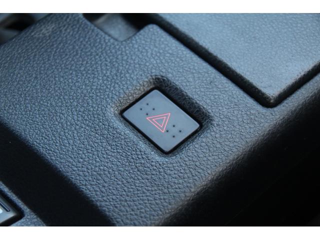 フェアレディＺ バージョンＴ　社外マフラー／黒革／電動シート／ナビ／シートヒーター／ＭＴモード／リアスポ／タワーバー／ＥＴＣ（22枚目）