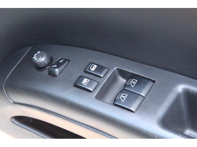 フェアレディＺ バージョンＴ　社外マフラー／黒革／電動シート／ナビ／シートヒーター／ＭＴモード／リアスポ／タワーバー／ＥＴＣ（25枚目）