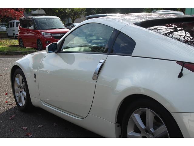 フェアレディＺ バージョンＴ　社外マフラー／黒革／電動シート／ナビ／シートヒーター／ＭＴモード／リアスポ／タワーバー／ＥＴＣ（42枚目）