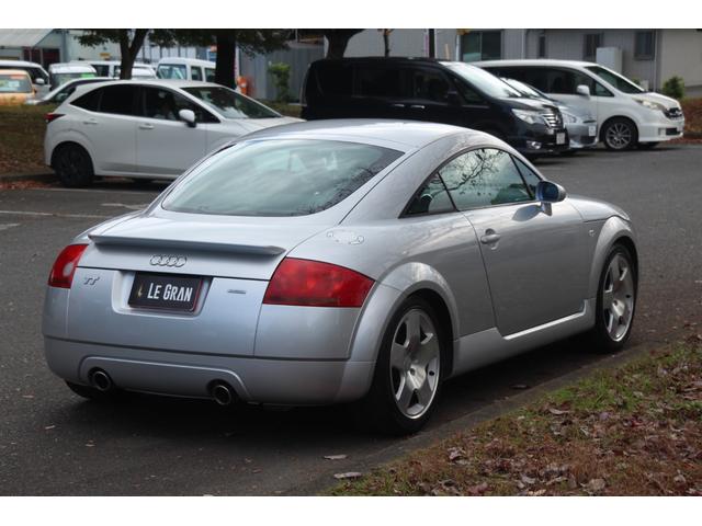 TTクーペ 1.8Tクワトロ 左H/6速MT/社外オーディオ/スピーカー/キーレス/スペアキー/ハーフレザーシート/シートヒーター/(4枚目)