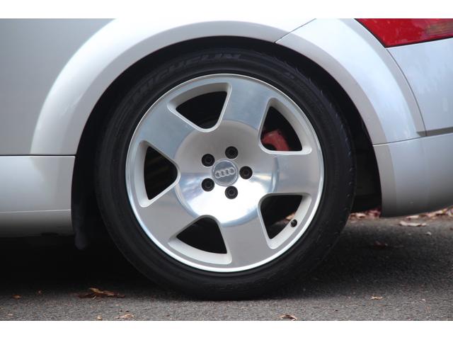 TTクーペ 1.8Tクワトロ 左H/6速MT/社外オーディオ/スピーカー/キーレス/スペアキー/ハーフレザーシート/シートヒーター/(7枚目)