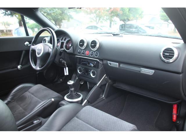 TTクーペ 1.8Tクワトロ 左H/6速MT/社外オーディオ/スピーカー/キーレス/スペアキー/ハーフレザーシート/シートヒーター/(11枚目)