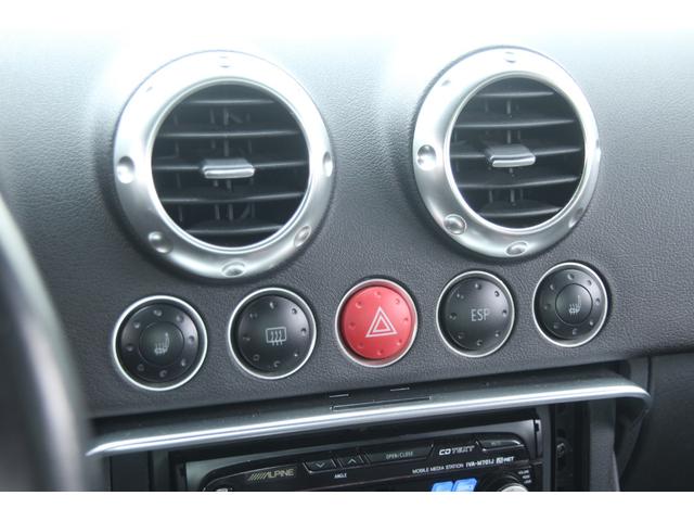TTクーペ 1.8Tクワトロ 左H/6速MT/社外オーディオ/スピーカー/キーレス/スペアキー/ハーフレザーシート/シートヒーター/(15枚目)