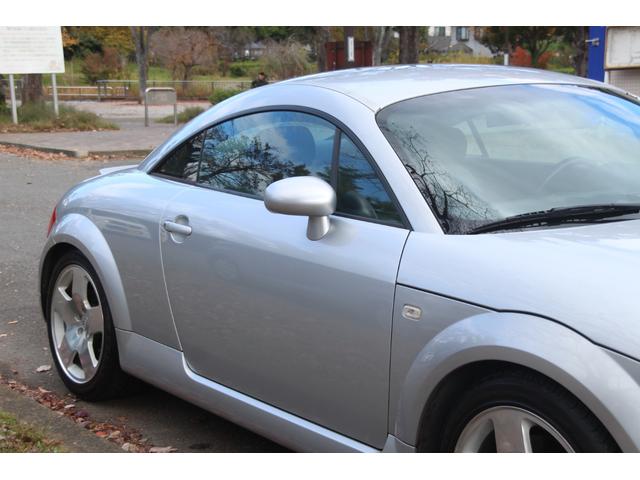 TTクーペ 1.8Tクワトロ 左H/6速MT/社外オーディオ/スピーカー/キーレス/スペアキー/ハーフレザーシート/シートヒーター/(29枚目)