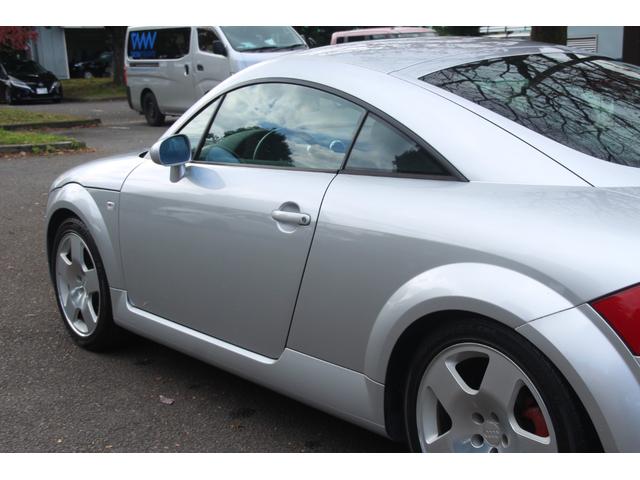 TTクーペ 1.8Tクワトロ 左H/6速MT/社外オーディオ/スピーカー/キーレス/スペアキー/ハーフレザーシート/シートヒーター/(33枚目)