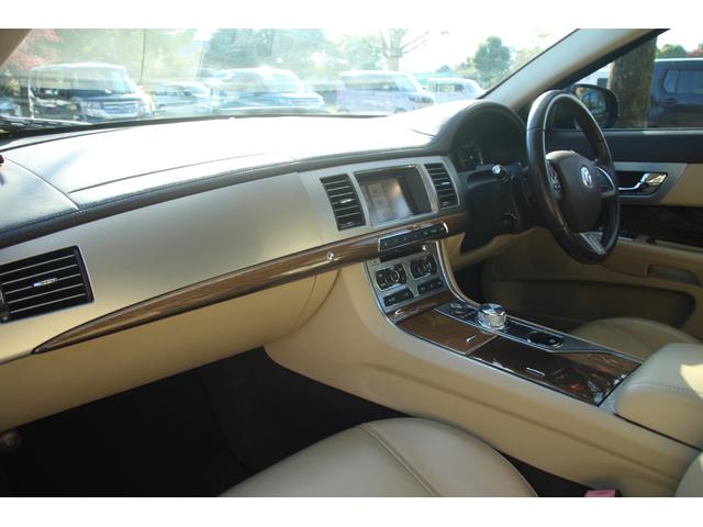 ＸＦ ３．０プレミアムラグジュアリー　ナビ／フルＴＶ／バックモニター／ドラレコ／ペイントグリル／ルーフライニング張替済／ベージュレザー／シートヒーター／パワーシート／ＥＴＣ／スマートキー／パソルシフト／タイミングチェーン式（10枚目）