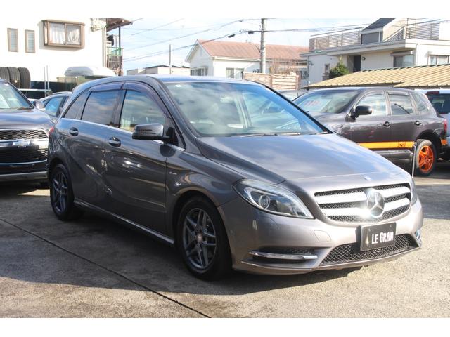 Ｂクラス Ｂ１８０　ブルーエフィシェンシー　ナビＴＶ／Ｂｌｕｅｔｏｏｔｈ／キーレス／スペアキー／電動パーキングブレーキ／バックカメラ／ハーフレザーシート／オートライト／ＨＩＤ／パドルシフト／電動格納ミラー（2枚目）