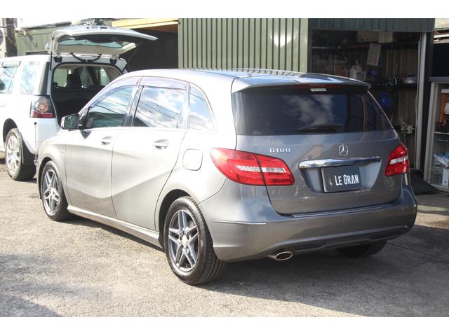 Ｂクラス Ｂ１８０　ブルーエフィシェンシー　ナビＴＶ／Ｂｌｕｅｔｏｏｔｈ／キーレス／スペアキー／電動パーキングブレーキ／バックカメラ／ハーフレザーシート／オートライト／ＨＩＤ／パドルシフト／電動格納ミラー（3枚目）