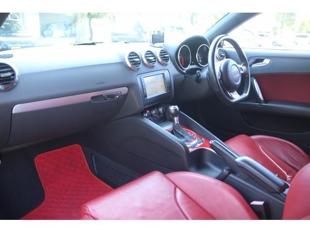 ＴＴクーペ ２．０ＴＦＳＩ　社外マフラー／グリル／１８ｉｎＡＷ／レッドレザー／ＥＴＣ／デジタルインナーミラー／ナビ／レーダー探知／パドルシフト／ＭＴモード／オートライト／ＨＩＤ／ルーフライニング張替済（11枚目）