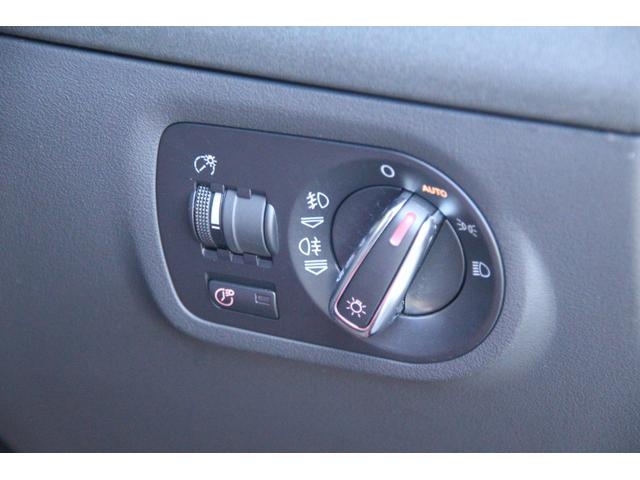 ＴＴクーペ ２．０ＴＦＳＩ　社外マフラー／グリル／１８ｉｎＡＷ／レッドレザー／ＥＴＣ／デジタルインナーミラー／ナビ／レーダー探知／パドルシフト／ＭＴモード／オートライト／ＨＩＤ／ルーフライニング張替済（20枚目）