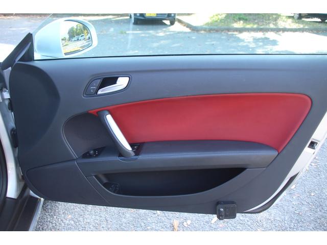 ＴＴクーペ ２．０ＴＦＳＩ　社外マフラー／グリル／１８ｉｎＡＷ／レッドレザー／ＥＴＣ／デジタルインナーミラー／ナビ／レーダー探知／パドルシフト／ＭＴモード／オートライト／ＨＩＤ／ルーフライニング張替済（27枚目）