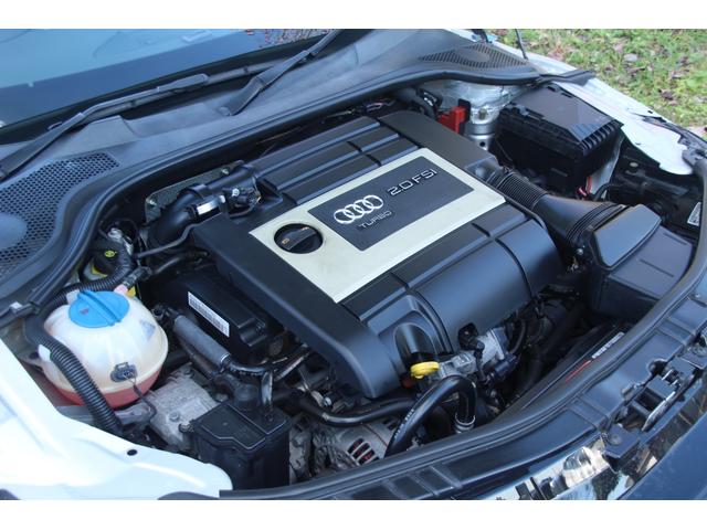 ＴＴクーペ ２．０ＴＦＳＩ　社外マフラー／グリル／１８ｉｎＡＷ／レッドレザー／ＥＴＣ／デジタルインナーミラー／ナビ／レーダー探知／パドルシフト／ＭＴモード／オートライト／ＨＩＤ／ルーフライニング張替済（28枚目）