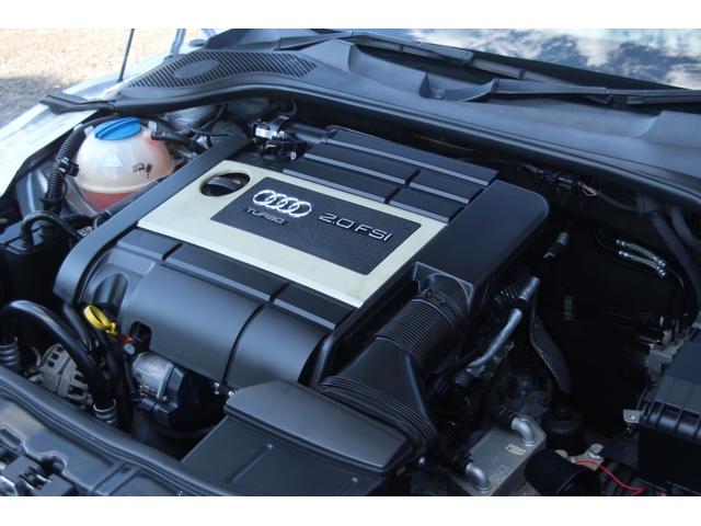 ＴＴクーペ ２．０ＴＦＳＩ　社外マフラー／グリル／１８ｉｎＡＷ／レッドレザー／ＥＴＣ／デジタルインナーミラー／ナビ／レーダー探知／パドルシフト／ＭＴモード／オートライト／ＨＩＤ／ルーフライニング張替済（30枚目）