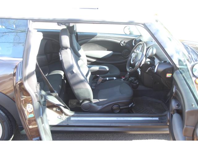 MINI クーパー クラブマン 走行20000キロ/パドルシフト/ETC/プッシュスタート/キーレス2個/CD(26枚目)