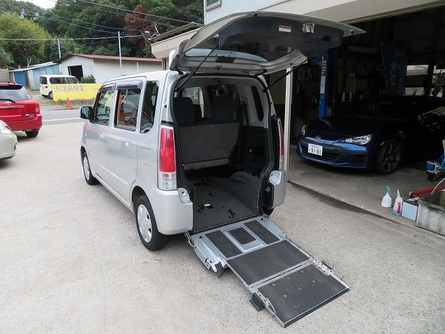 スローパー車イス移動車 リヤシート付き 電動固定装置 禁煙 取説&記録簿 無料保証6ヶ月&走行距離無制限(17枚目)
