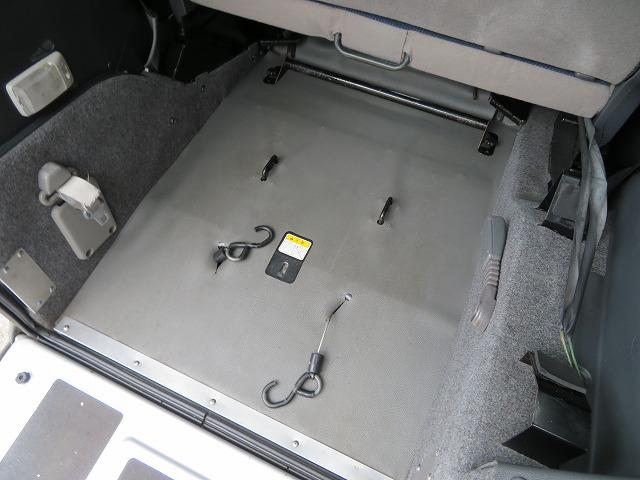 スローパー車イス移動車 リヤシート付き 電動固定装置 禁煙 取説&記録簿 無料保証6ヶ月&走行距離無制限(19枚目)