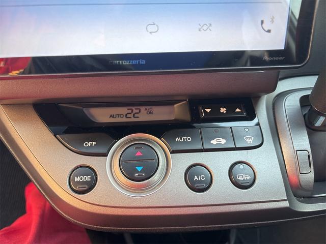 ストリーム X ETC バックカメラ キーレスエントリー 電動格納ミラー 3列シート AT アルミホイール Bluetooth 衝突安全ボディ ABS エアコン パワーステアリング パワーウィンドウ(8枚目)