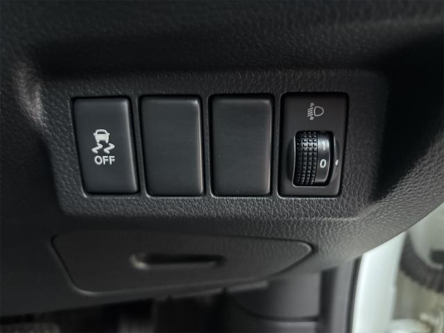 エクストレイル 20S 4WD オートクルーズコントロール ナビ TV アルミホイール 電動格納ミラー CVT 盗難防止システム 衝突安全ボディ CD USB ABS ESC エアコン パワーステアリング パワーウィンドウ(9枚目)