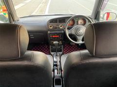 毎回座るフロントシート。運転席は必ず使用する部分ですので、座り心地が重要です！ 2