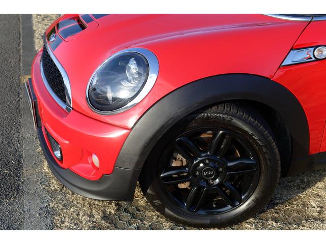 ＭＩＮＩ クーパーＳ　クーペ　６速ＭＴ　記録簿付　ＥＴＣ　社外ＬＥＤヘッドライト　黒色１６インチアルミホイール　黒ストライプ　前後ドライブレコーダー　ＣＤ　整備記録簿６枚付き　取扱説明書付き　ヘッドライト磨き＆スチーマー施工済み（8枚目）