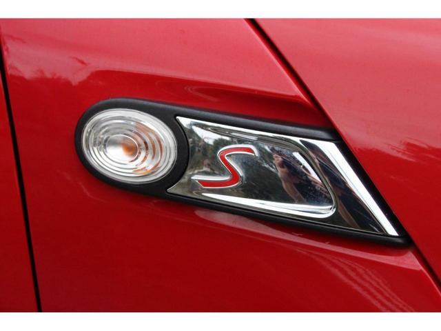 ＭＩＮＩ クーパーＳ　クーペ　６速ＭＴ　記録簿付　ＥＴＣ　社外ＬＥＤヘッドライト　黒色１６インチアルミホイール　黒ストライプ　前後ドライブレコーダー　ＣＤ　整備記録簿６枚付き　取扱説明書付き　ヘッドライト磨き＆スチーマー施工済み（24枚目）