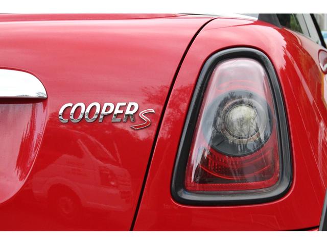 ＭＩＮＩ クーパーＳ　クーペ　６速ＭＴ　記録簿付　ＥＴＣ　社外ＬＥＤヘッドライト　黒色１６インチアルミホイール　黒ストライプ　前後ドライブレコーダー　ＣＤ　整備記録簿６枚付き　取扱説明書付き　ヘッドライト磨き＆スチーマー施工済み（34枚目）