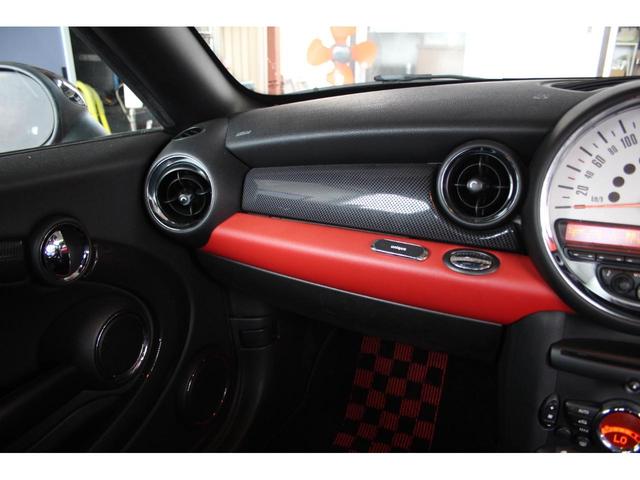 ＭＩＮＩ クーパーＳ　クーペ　６速ＭＴ　記録簿付　ＥＴＣ　社外ＬＥＤヘッドライト　黒色１６インチアルミホイール　黒ストライプ　前後ドライブレコーダー　ＣＤ　整備記録簿６枚付き　取扱説明書付き　ヘッドライト磨き＆スチーマー施工済み（42枚目）