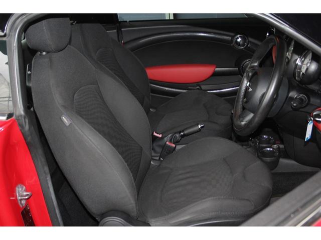ＭＩＮＩ クーパーＳ　クーペ　６速ＭＴ　記録簿付　ＥＴＣ　社外ＬＥＤヘッドライト　黒色１６インチアルミホイール　黒ストライプ　前後ドライブレコーダー　ＣＤ　整備記録簿６枚付き　取扱説明書付き　ヘッドライト磨き＆スチーマー施工済み（49枚目）