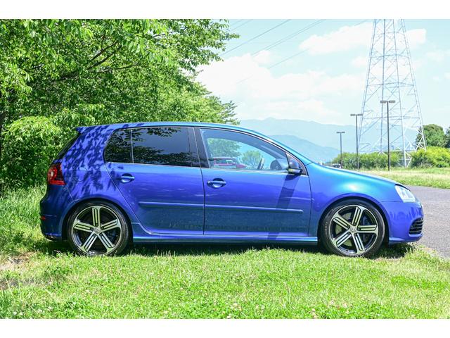ゴルフ Ｒ３２　３．２Ｌ　Ｖ６　ＮＡ＋４ＷＤ、６速ＤＳＧ　クルーズコントロール、ＫＯＮＩ製車高調、ＢＬＵＥＷＡＶＥマフラー、ゴルフＶＩＩ　Ｒ用純正流用１８インチアルミホイール、ＥＴＣ、カロッツェリア製ナビ、ＴＶ、ＣＤ（13枚目）