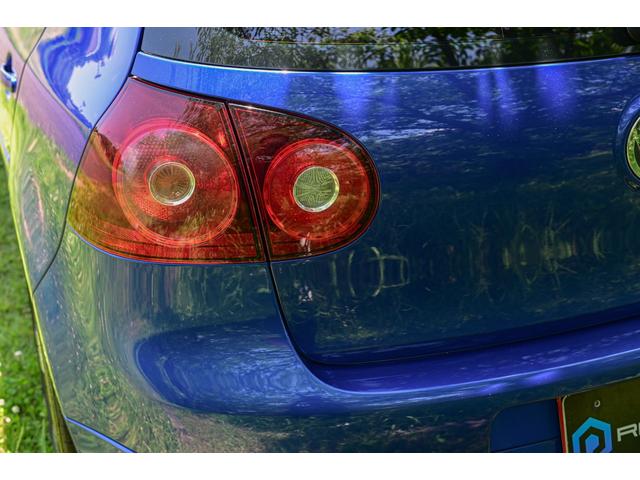 ゴルフ Ｒ３２　３．２Ｌ　Ｖ６　ＮＡ＋４ＷＤ、６速ＤＳＧ　クルーズコントロール、ＫＯＮＩ製車高調、ＢＬＵＥＷＡＶＥマフラー、ゴルフＶＩＩ　Ｒ用純正流用１８インチアルミホイール、ＥＴＣ、カロッツェリア製ナビ、ＴＶ、ＣＤ（23枚目）