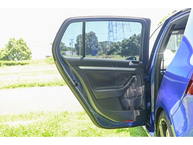 ゴルフ Ｒ３２　３．２Ｌ　Ｖ６　ＮＡ＋４ＷＤ、６速ＤＳＧ　クルーズコントロール、ＫＯＮＩ製車高調、ＢＬＵＥＷＡＶＥマフラー、ゴルフＶＩＩ　Ｒ用純正流用１８インチアルミホイール、ＥＴＣ、カロッツェリア製ナビ、ＴＶ、ＣＤ（36枚目）