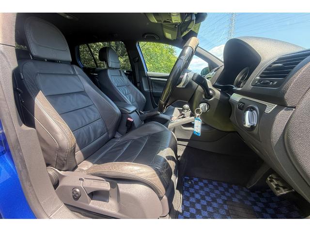 ゴルフ Ｒ３２　３．２Ｌ　Ｖ６　ＮＡ＋４ＷＤ、６速ＤＳＧ　クルーズコントロール、ＫＯＮＩ製車高調、ＢＬＵＥＷＡＶＥマフラー、ゴルフＶＩＩ　Ｒ用純正流用１８インチアルミホイール、ＥＴＣ、カロッツェリア製ナビ、ＴＶ、ＣＤ（39枚目）
