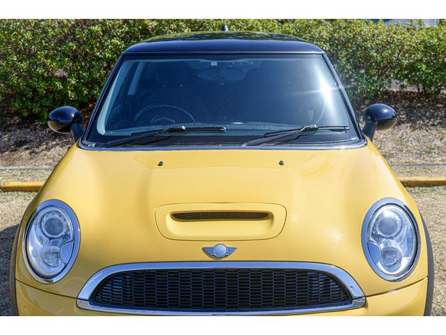 ＭＩＮＩ クーパーＳ　車検整備付　ＥＴＣ　ＣＤ　パドルシフト　ＨＩＤヘッドライト　ヘッドライト磨き＆スチーマー施工済　ＨＹＰＥＲＣＡＳＴ製１６インチアルミホイール　スペアキー付　フロントフォグランプ（17枚目）