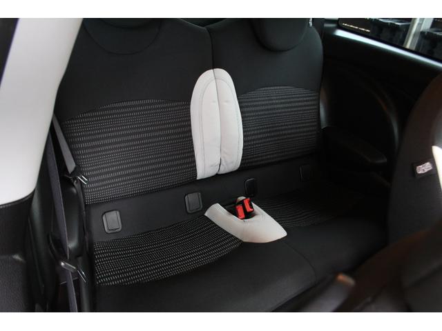 ＭＩＮＩ ５０　カムデン　車検整備付　ＥＴＣ　パイオニア製ポータブルメモリーナビ　ワンセグＴＶ　ドライブレコーダー　ＣＤ　ハーフレザーシート　白／黒内装　専用１７インチＡＷ　フロントフォグランプ（35枚目）