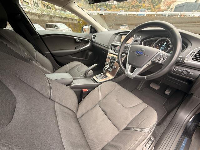 Ｖ４０ クロスカントリー　Ｔ５　ＡＷＤ　四駆・純正ナビ・バックカメラ・シートヒーター・パワーシート・レーダークルーズ・インテリセーフ・レーンキープ・バックソナー・レザーシート・オートライト・ＥＴＣ（33枚目）