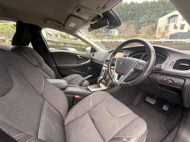 Ｖ４０ クロスカントリー　Ｔ５　ＡＷＤ　四駆・純正ナビ・バックカメラ・シートヒーター・パワーシート・レーダークルーズ・インテリセーフ・レーンキープ・バックソナー・レザーシート・オートライト・ＥＴＣ（35枚目）