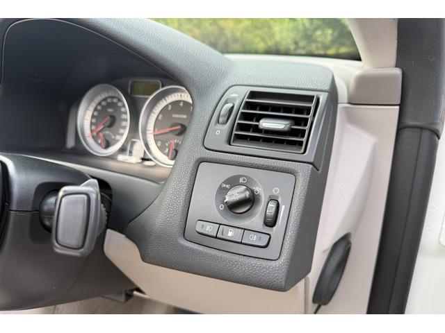 Ｃ７０ Ｔ５　ＧＴ　ホワイトレザーシート・電動メタルトップ・ＷＨＩＰＳ（むち打ち症対策シート）・ＲＯＰＳ（横転保護システム）・ＳＩＰＳ（側面衝撃吸収システム、馬蹄形メンバー）・純正ＡＷ（36枚目）
