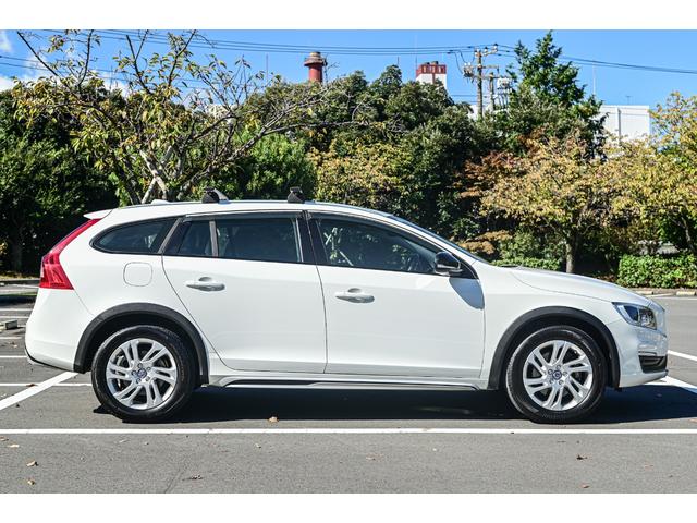 Ｖ６０ クロスカントリー　Ｄ４　ＳＥ　純正ナビ・ＴＶ・フルレザーシート・パワーシート・メモリーシート（14枚目）