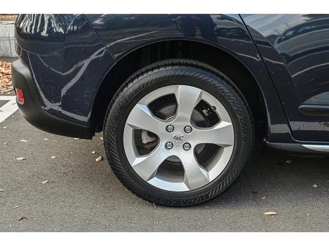 ３００８ プレミアム　ワンオーナー・パワーシート・純正ナビ・純正アルミホイール・エアバック（15枚目）