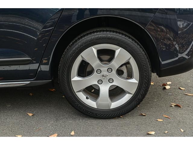 ３００８ プレミアム　ワンオーナー・パワーシート・純正ナビ・純正アルミホイール・エアバック（17枚目）