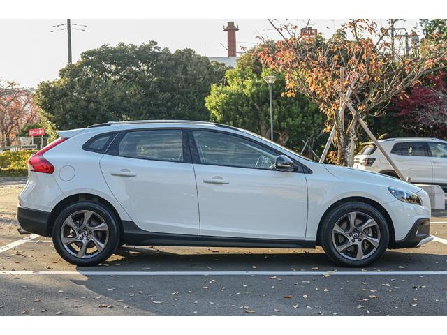 Ｖ４０ クロスカントリー　Ｄ４　ＳＥ　ワンオーナー　車検Ｒ９／０６まで　純正ナビ　ＤＴＶ　バックカメラ　ブラックレザー　シートヒーター　インテリセーフ　ＥＴＣ　ドラレコ　スペアキーあり（14枚目）