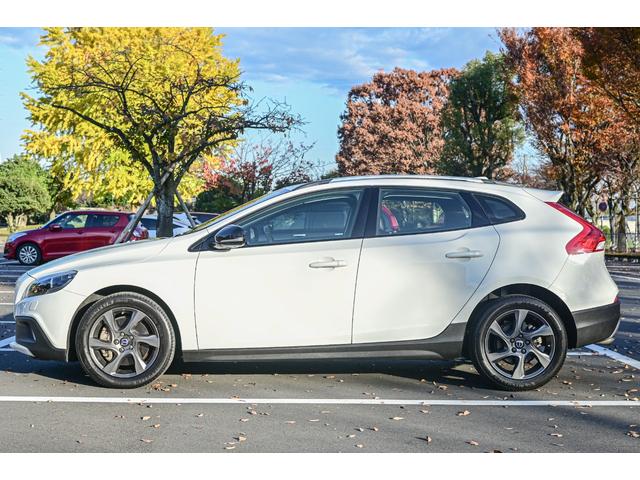 Ｖ４０ クロスカントリー　Ｄ４　ＳＥ　ワンオーナー　車検Ｒ９／０６まで　純正ナビ　ＤＴＶ　バックカメラ　ブラックレザー　シートヒーター　インテリセーフ　ＥＴＣ　ドラレコ　スペアキーあり（15枚目）