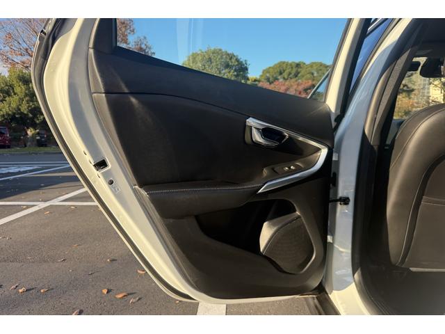 Ｖ４０ クロスカントリー　Ｄ４　ＳＥ　ワンオーナー　車検Ｒ９／０６まで　純正ナビ　ＤＴＶ　バックカメラ　ブラックレザー　シートヒーター　インテリセーフ　ＥＴＣ　ドラレコ　スペアキーあり（37枚目）