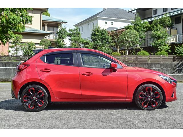 デミオ フロントフォグ ABS トラクションコントロール 盗難防止装置 純正ナビ 純正TV 純正アルミホイール UVカットガラス スマートキー 運転席エアバック 助手席エアバック サイドエアバック(14枚目)