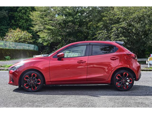 デミオ フロントフォグ ABS トラクションコントロール 盗難防止装置 純正ナビ 純正TV 純正アルミホイール UVカットガラス スマートキー 運転席エアバック 助手席エアバック サイドエアバック(15枚目)