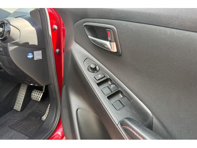 デミオ フロントフォグ ABS トラクションコントロール 盗難防止装置 純正ナビ 純正TV 純正アルミホイール UVカットガラス スマートキー 運転席エアバック 助手席エアバック サイドエアバック(39枚目)