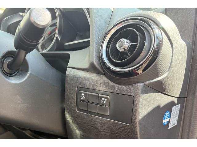 デミオ フロントフォグ ABS トラクションコントロール 盗難防止装置 純正ナビ 純正TV 純正アルミホイール UVカットガラス スマートキー 運転席エアバック 助手席エアバック サイドエアバック(42枚目)