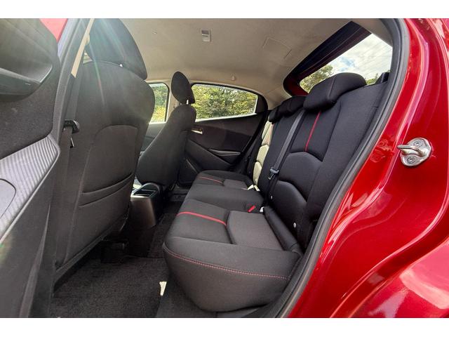 デミオ フロントフォグ ABS トラクションコントロール 盗難防止装置 純正ナビ 純正TV 純正アルミホイール UVカットガラス スマートキー 運転席エアバック 助手席エアバック サイドエアバック(46枚目)